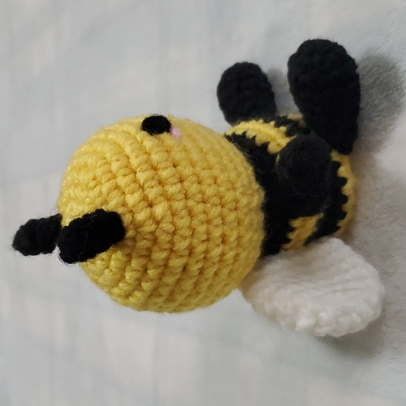 AMIGURUMI BEE 🐝 - Picture 4 of 6